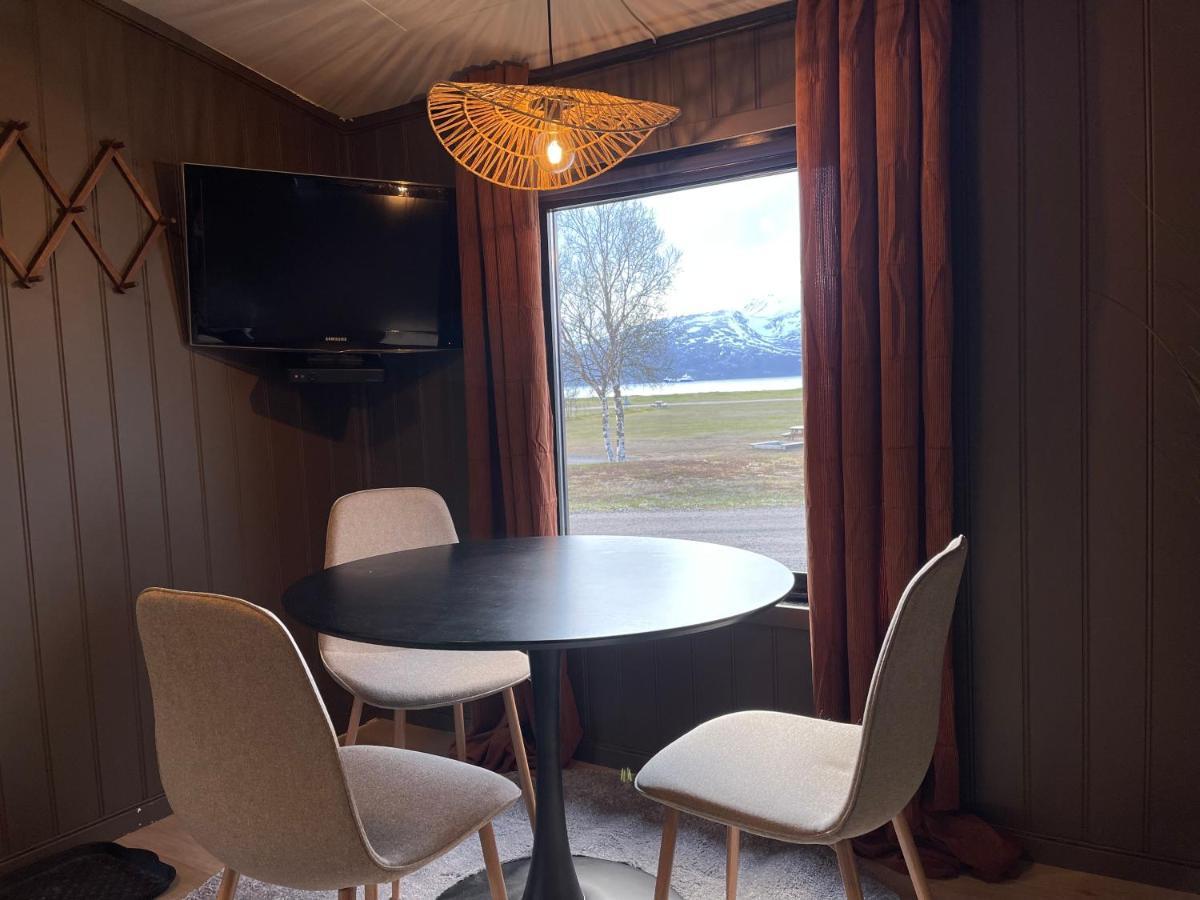 Skittenelv Lodge & Camping Tromsø Exteriör bild